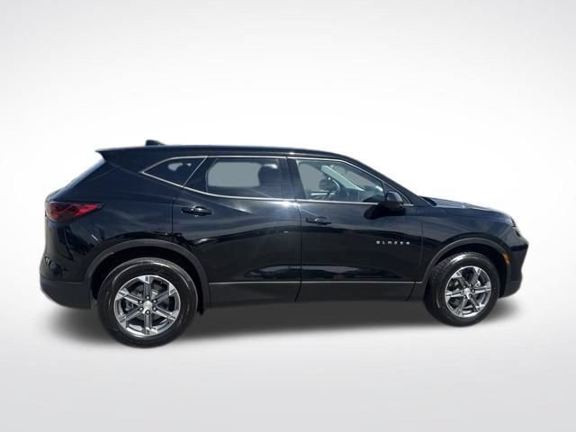 Used 2025 Chevrolet Blazer LT FWD image 6