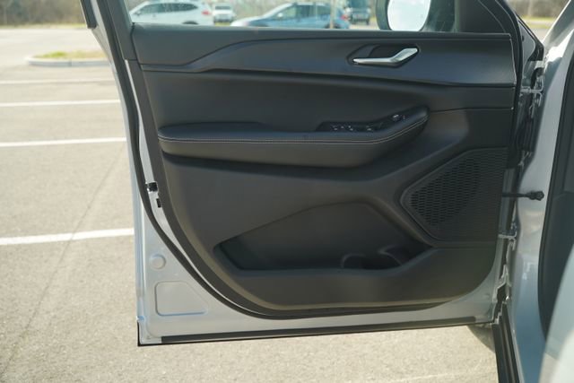 Used 2024 Jeep Grand Cherokee Laredo X image 15
