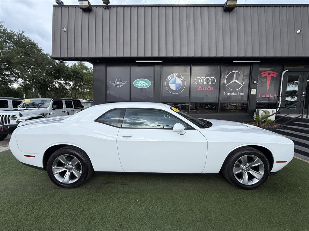 Used 2020 Dodge Challenger SXT RWD image 8