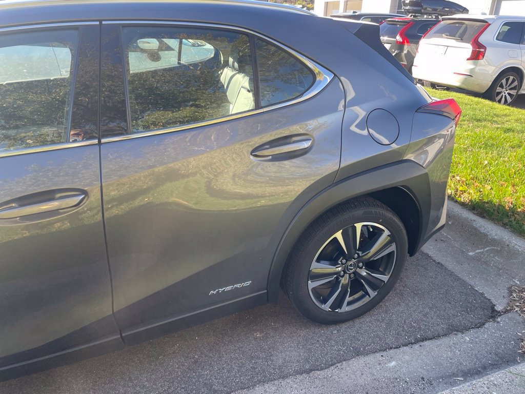 Used 2019 Lexus UX 250h w/ Accessory Package AWD/4WD image 16
