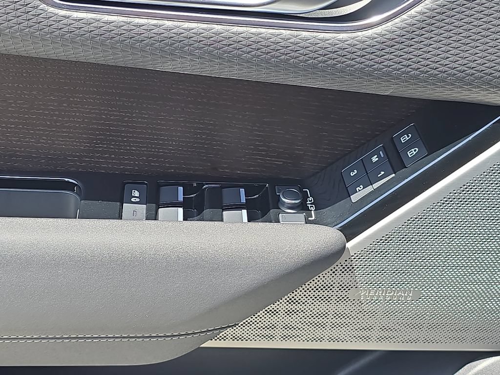 Certified 2022 Land Rover Range Rover Velar R-Dynamic S AWD/4WD image 28