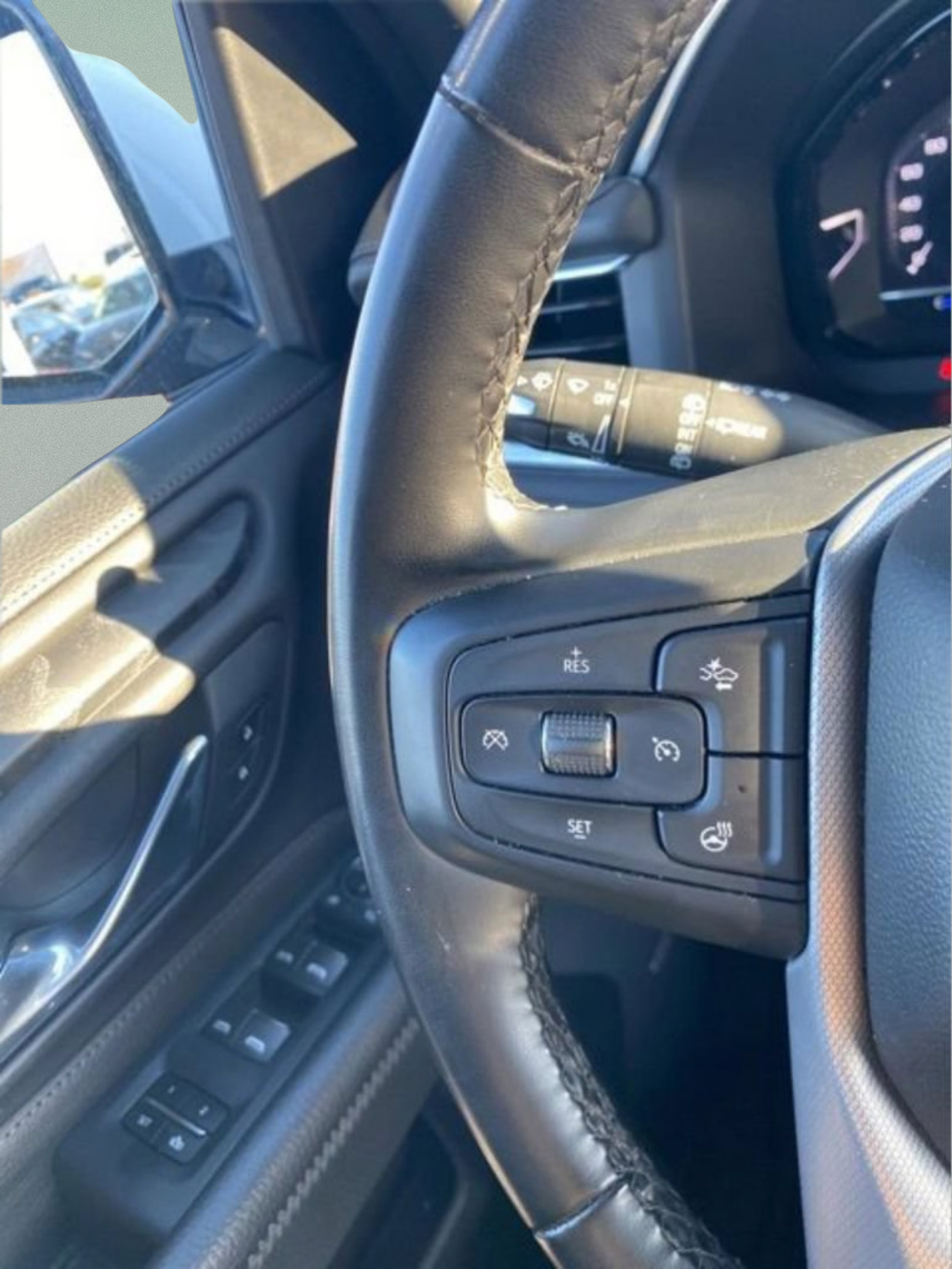 Used 2024 GMC Yukon XL Denali RWD image 18