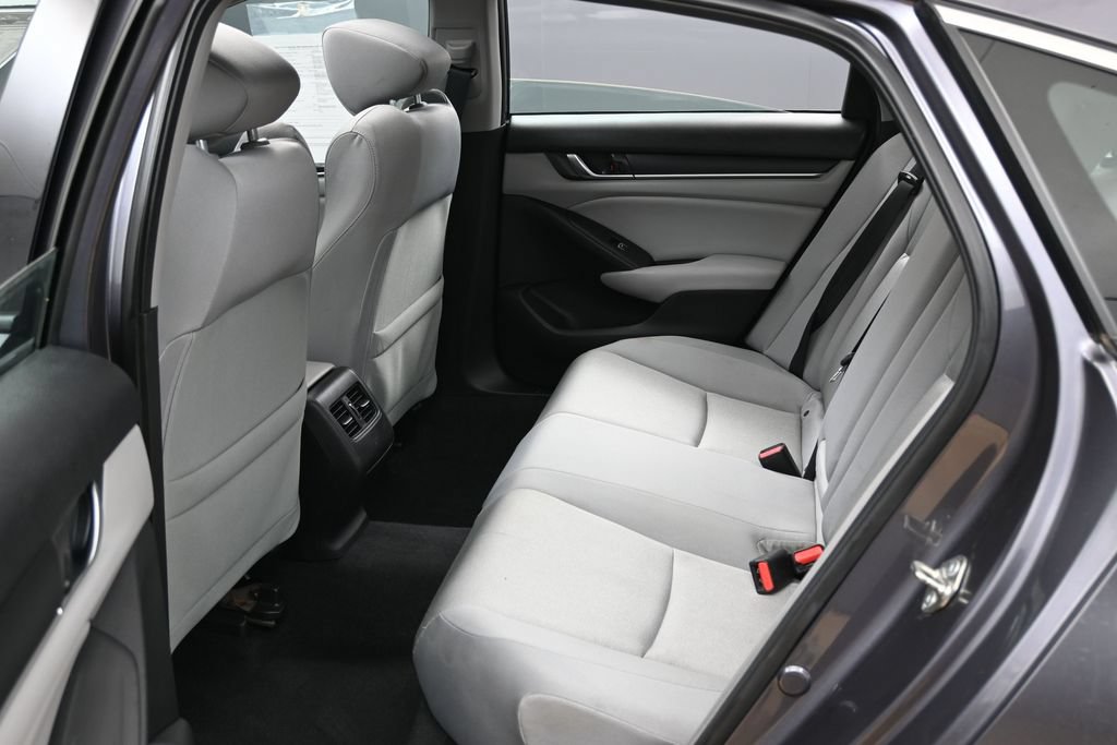 Used 2018 Honda Accord EX image 31