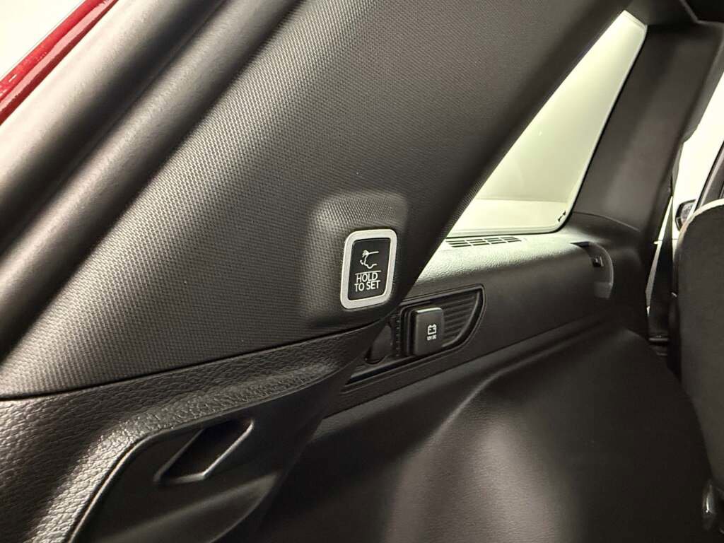 New 2025 Jeep Grand Cherokee Limited w/ Black Appearance Package image 19