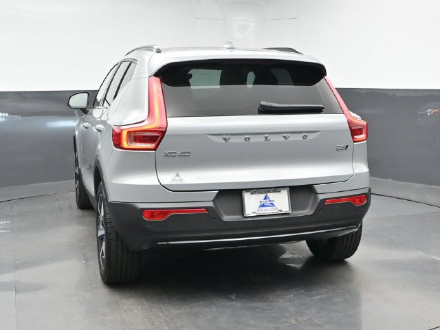 Used 2026 Volvo XC40 B5 Plus AWD/4WD image 7