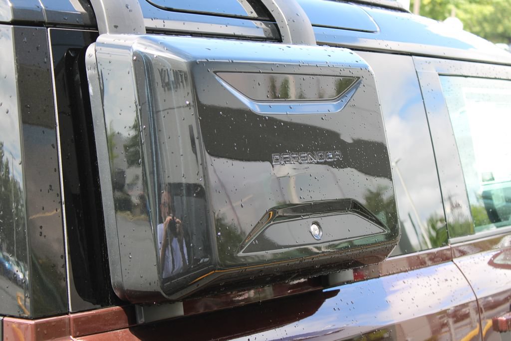 New 2026 Land Rover Defender 90 X-Dynamic SE AWD/4WD image 5