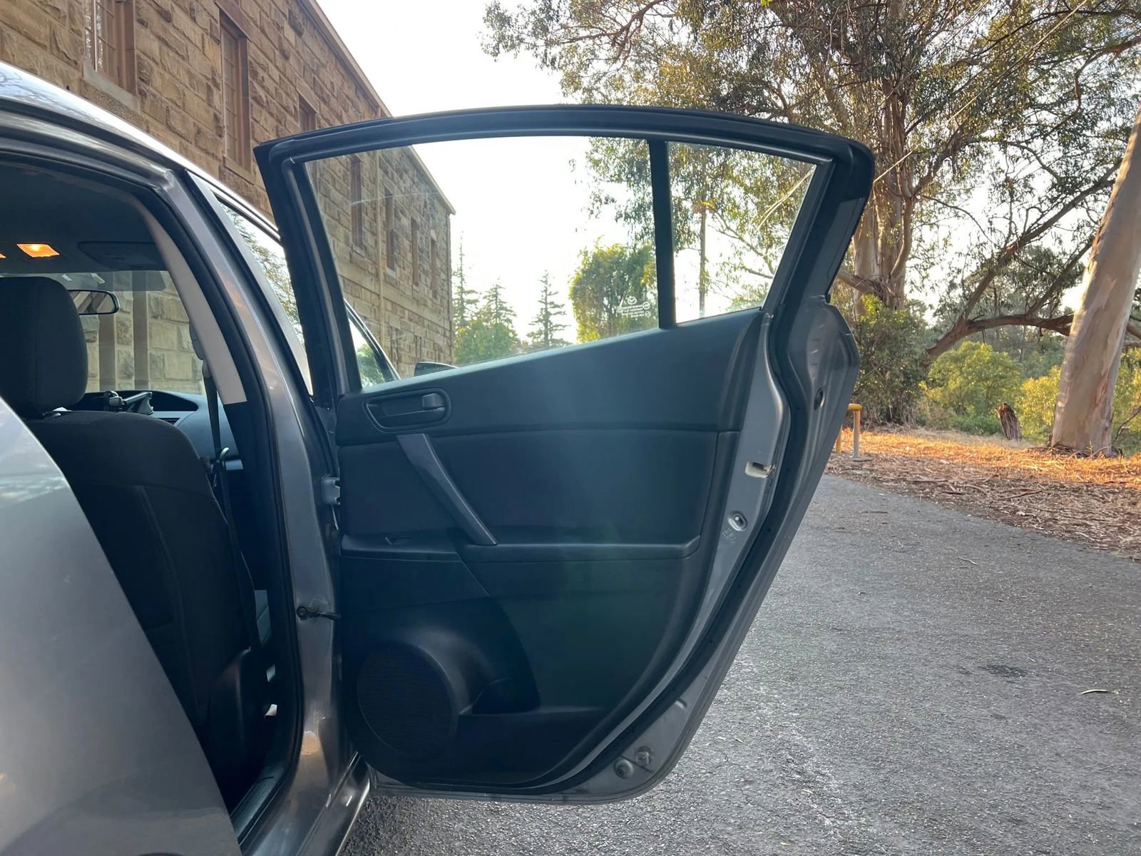 Used 2011 MAZDA MAZDA3 i Sport image 21