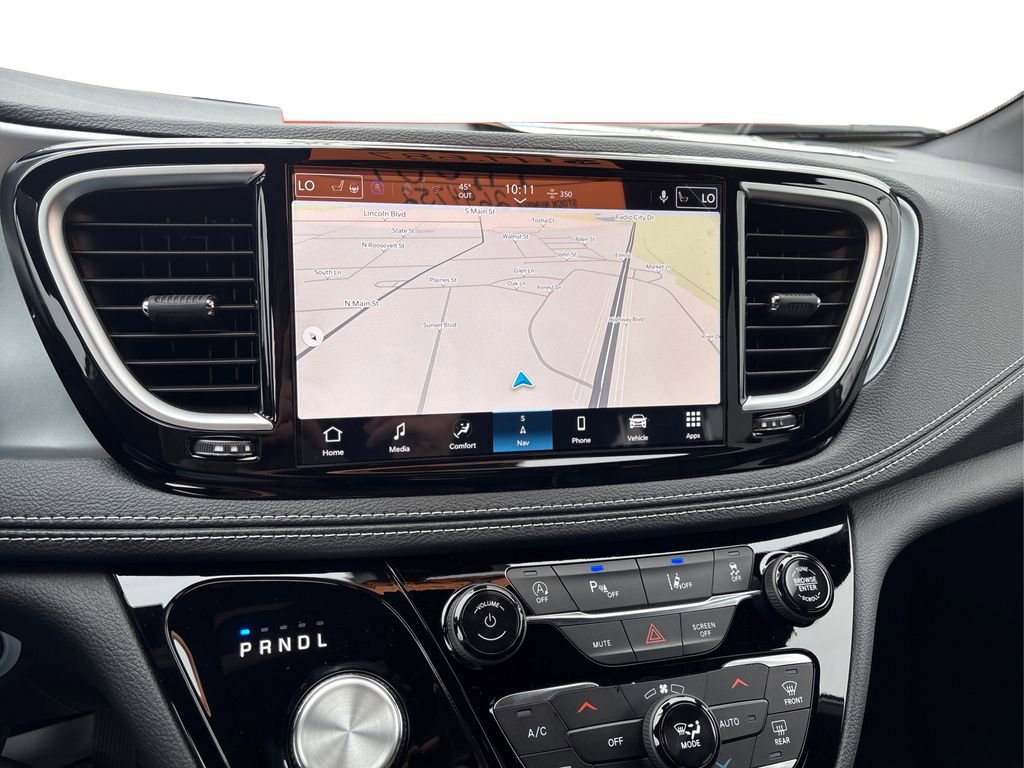 New 2026 Chrysler Pacifica Limited w/ Uconnect Theater Family Group image 27