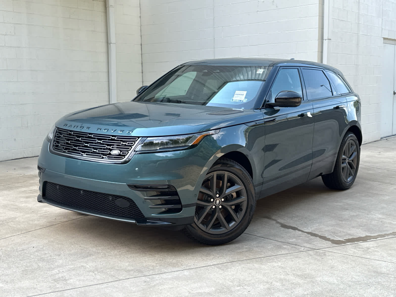 New 2026 Land Rover Range Rover Velar Dynamic SE image 1