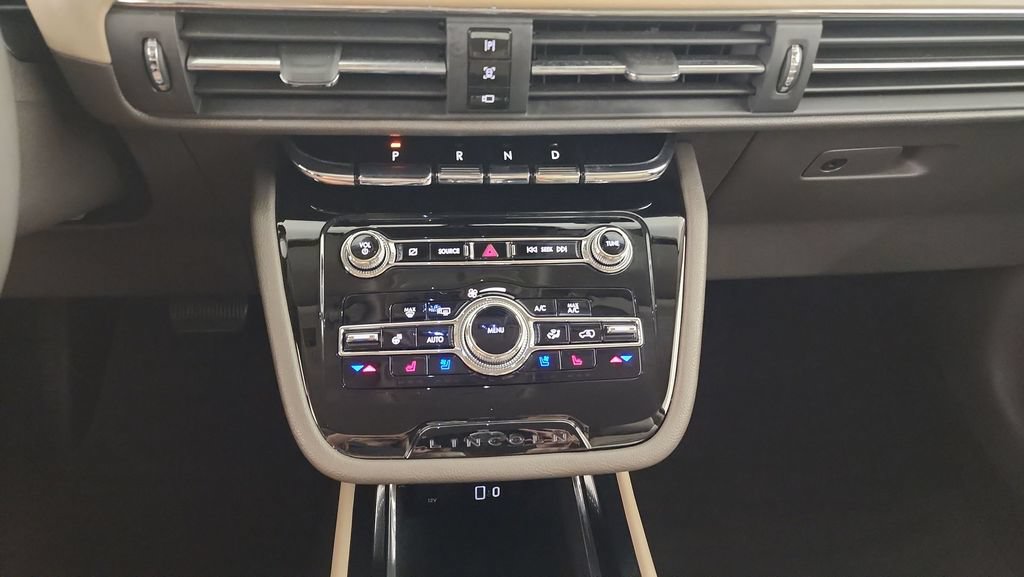 Used 2022 Lincoln Corsair AWD w/ Equipment Group 101A image 15
