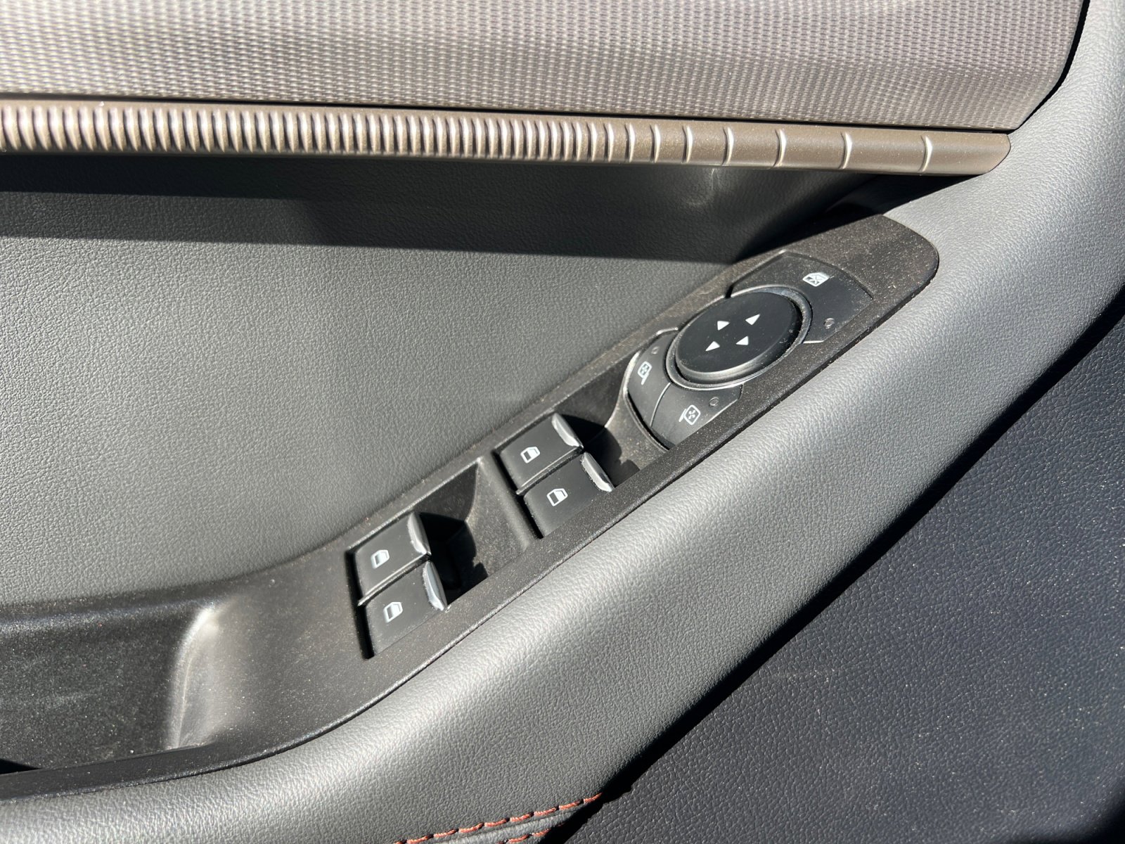 Certified 2025 Ford Explorer Active image 16