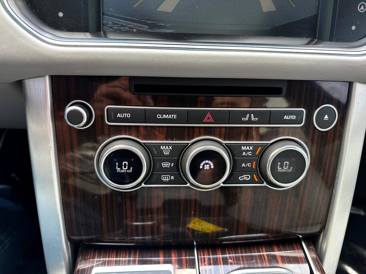 Used 2016 Land Rover Range Rover HSE image 14