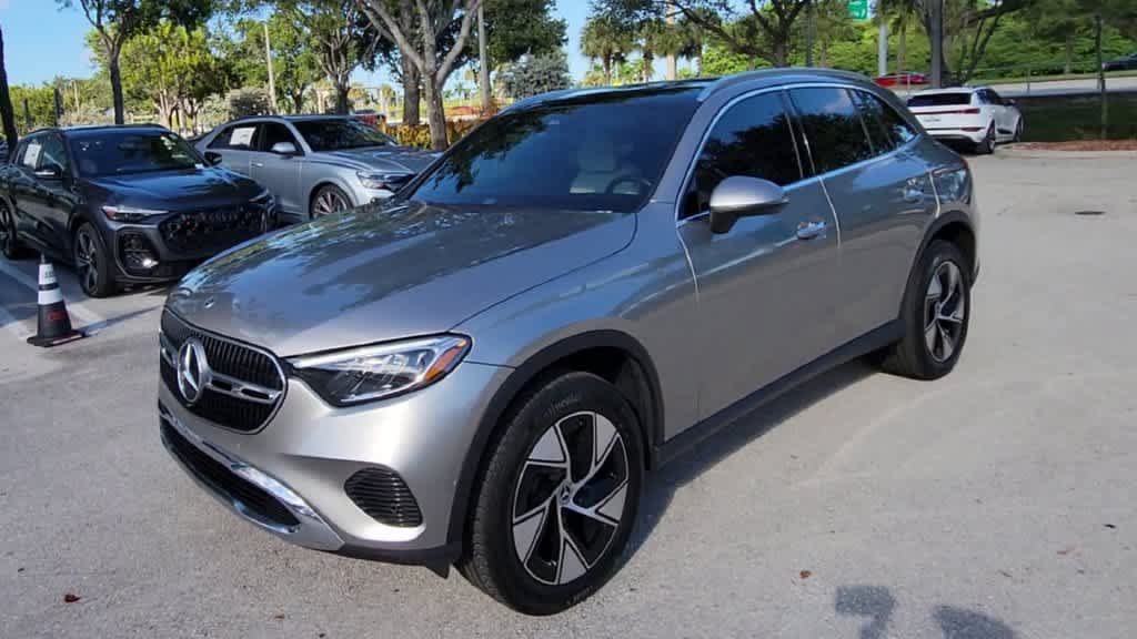 Used 2024 Mercedes-Benz GLC 300 4MATIC image 3