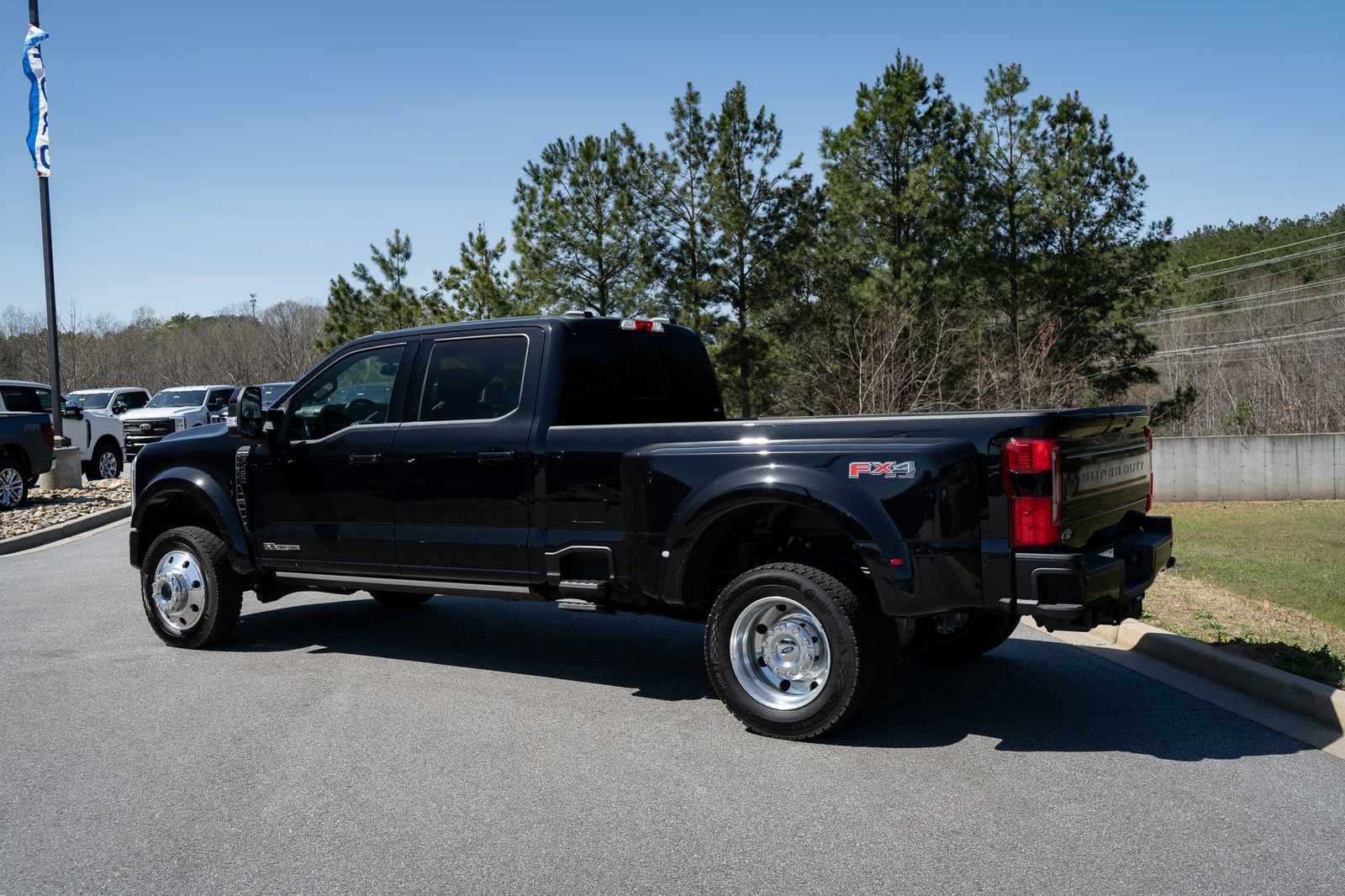 Used 2025 Ford F450 Platinum w/ FX4 Off-Road Package AWD/4WD image 18