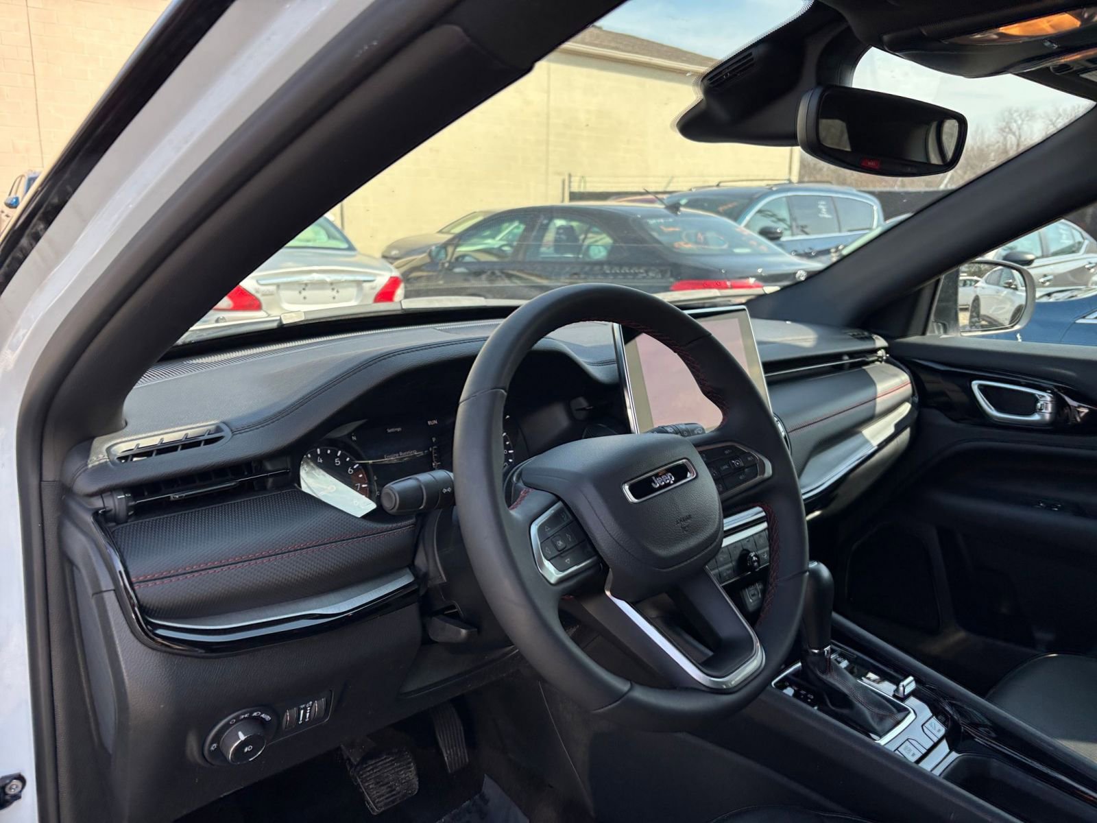 Used 2025 Jeep Compass Trailhawk AWD/4WD image 34