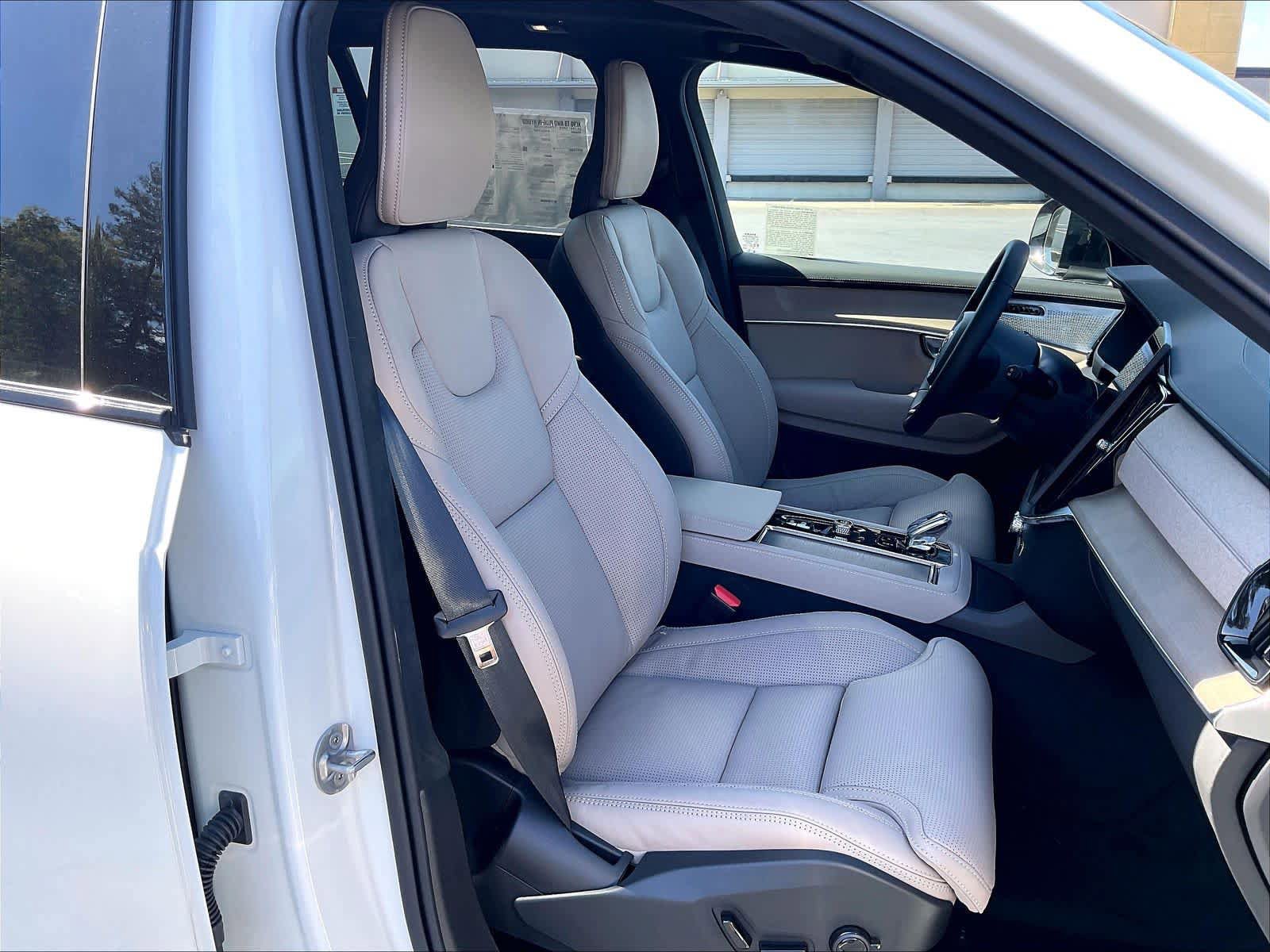 New 2026 Volvo XC90 T8 Ultra w/ Lounge Package AWD/4WD image 32