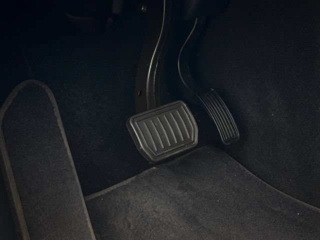 Used 2025 Tesla Model Y Long Range AWD/4WD image 21