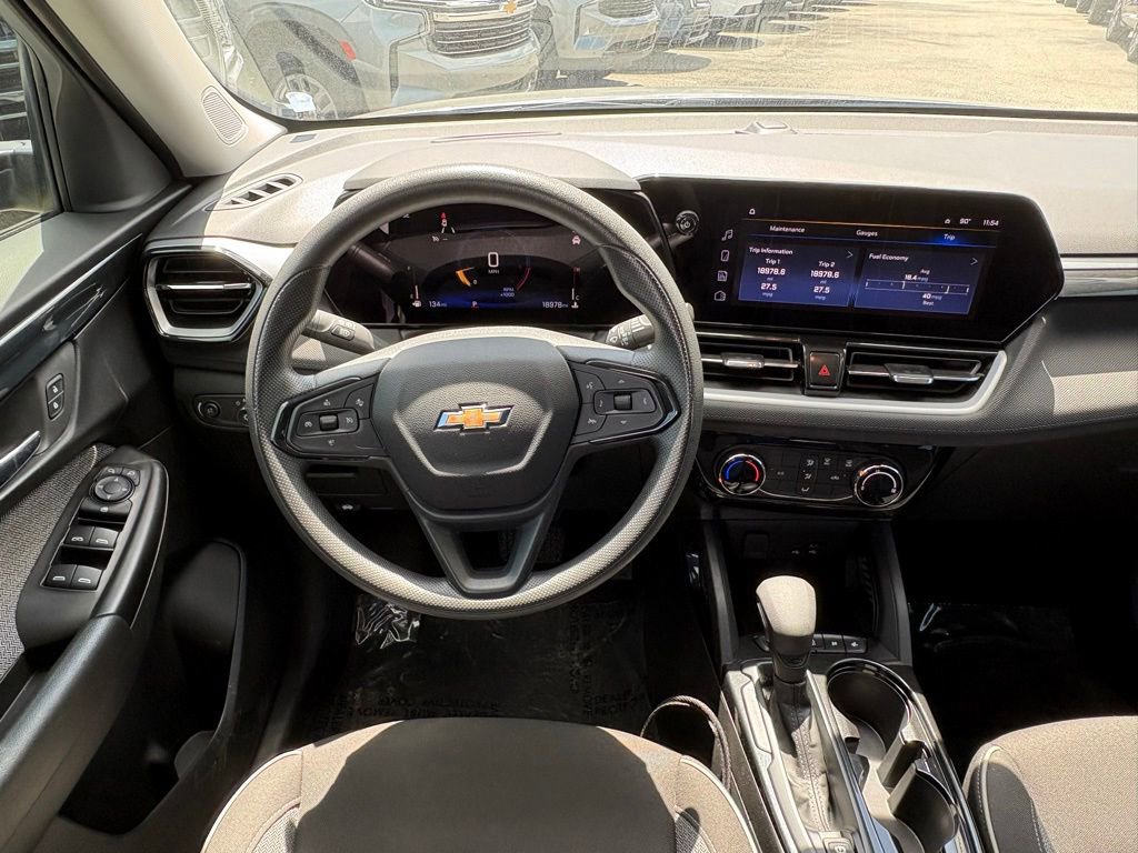Used 2024 Chevrolet TrailBlazer LT w/ Driver Confidence Package FWD image 16