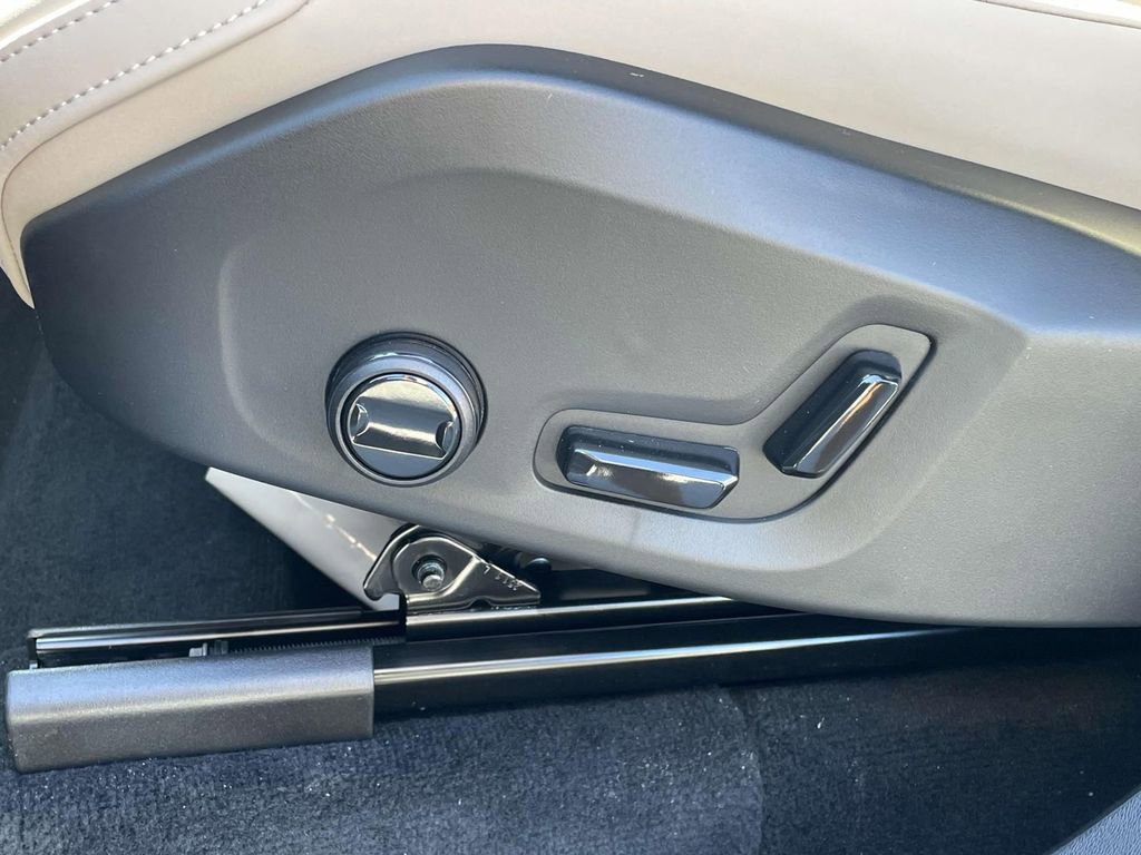 New 2026 Volvo XC90 B5 Core image 8