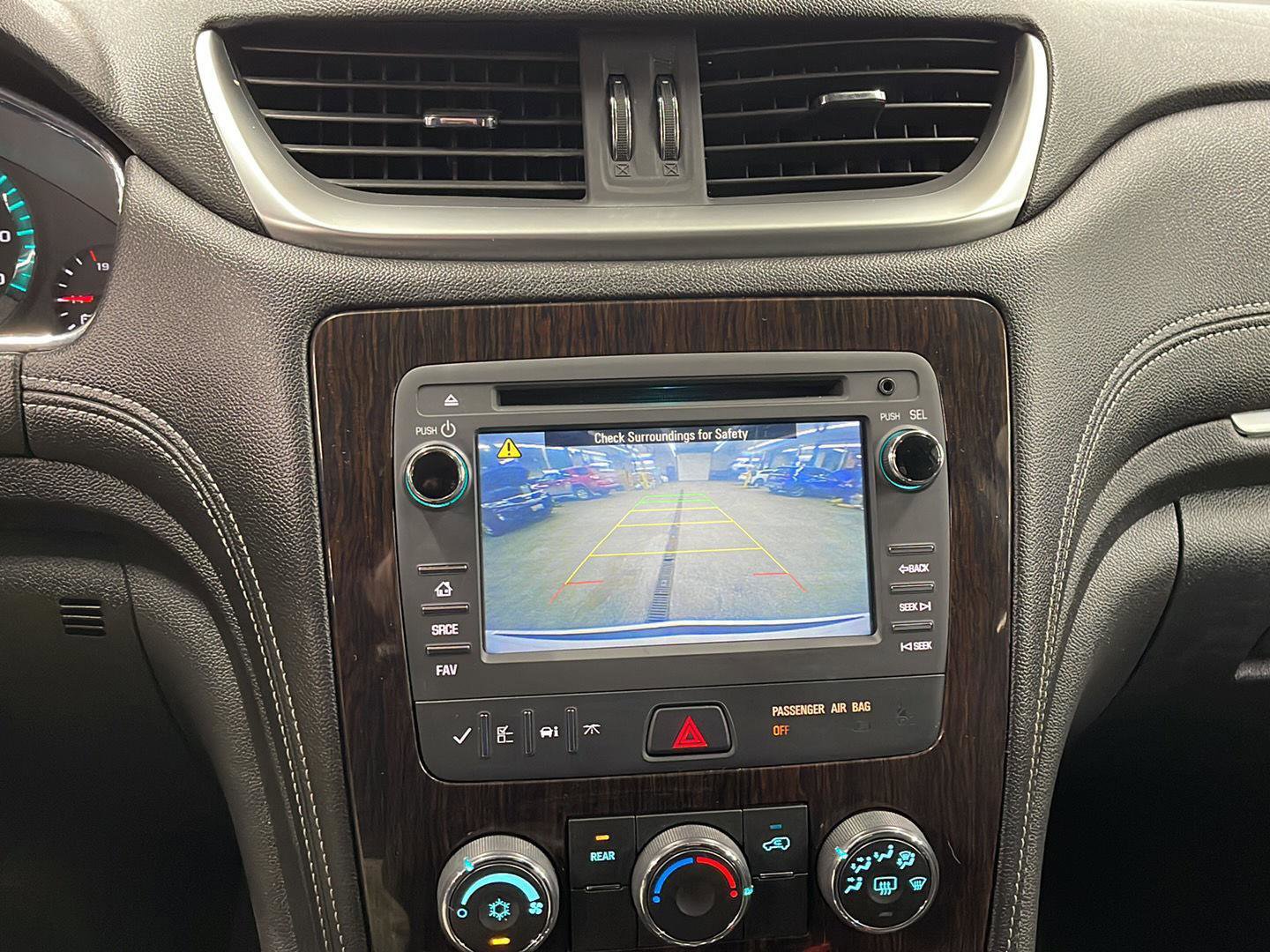 Used 2016 Chevrolet Traverse LT w/ Style and Technology Package image 12