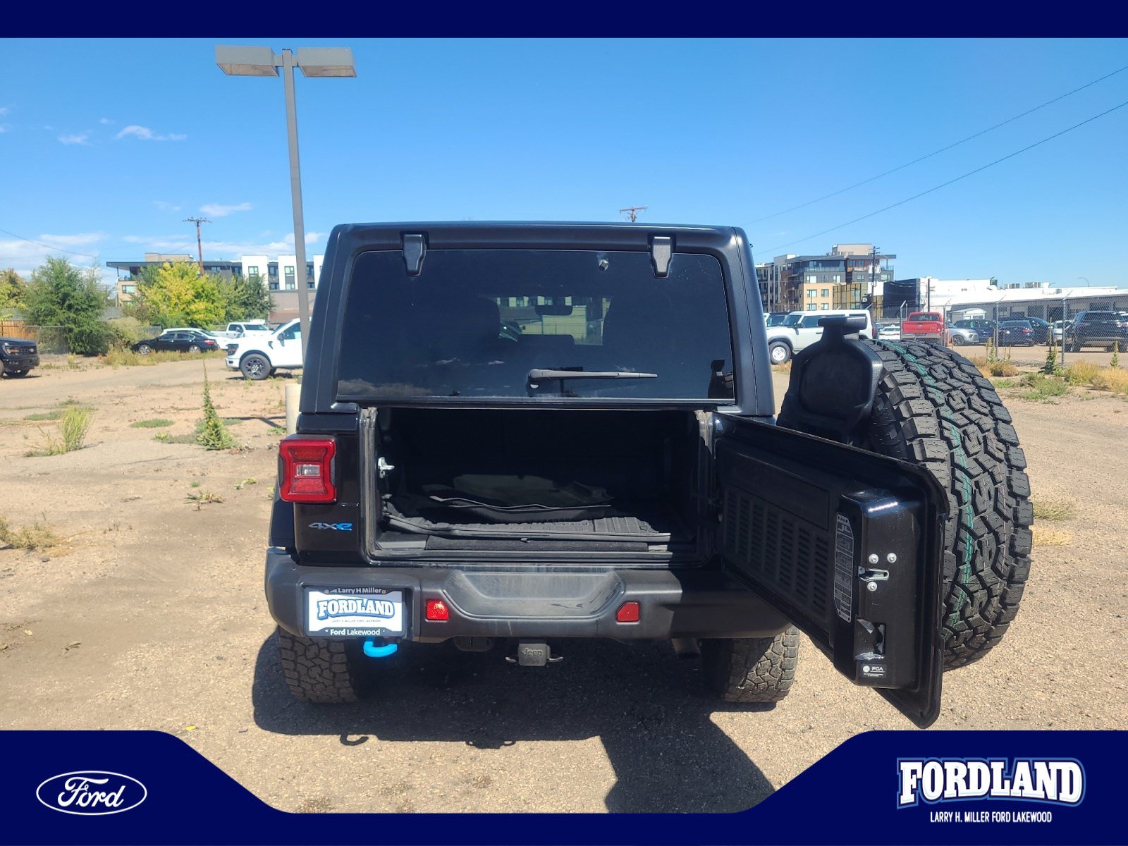 Used 2023 Jeep Wrangler Unlimited Rubicon 4xe w/ Steel Bumper Group AWD/4WD image 32