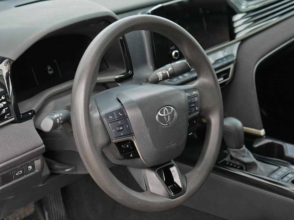 Used 2025 Toyota Camry LE FWD image 17