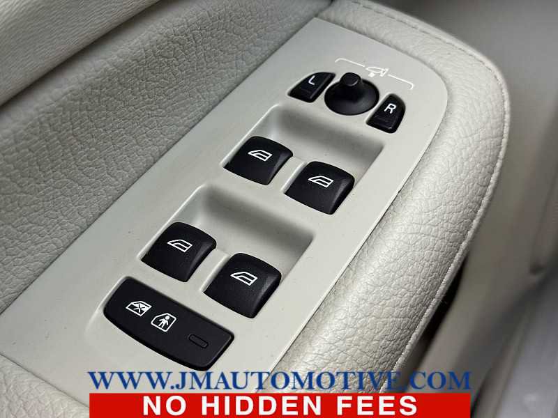 Used 2020 Volvo S60 T5 Momentum image 21