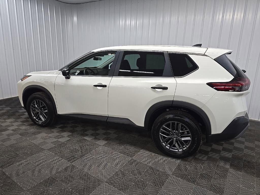 Used 2022 Nissan Rogue S image 4