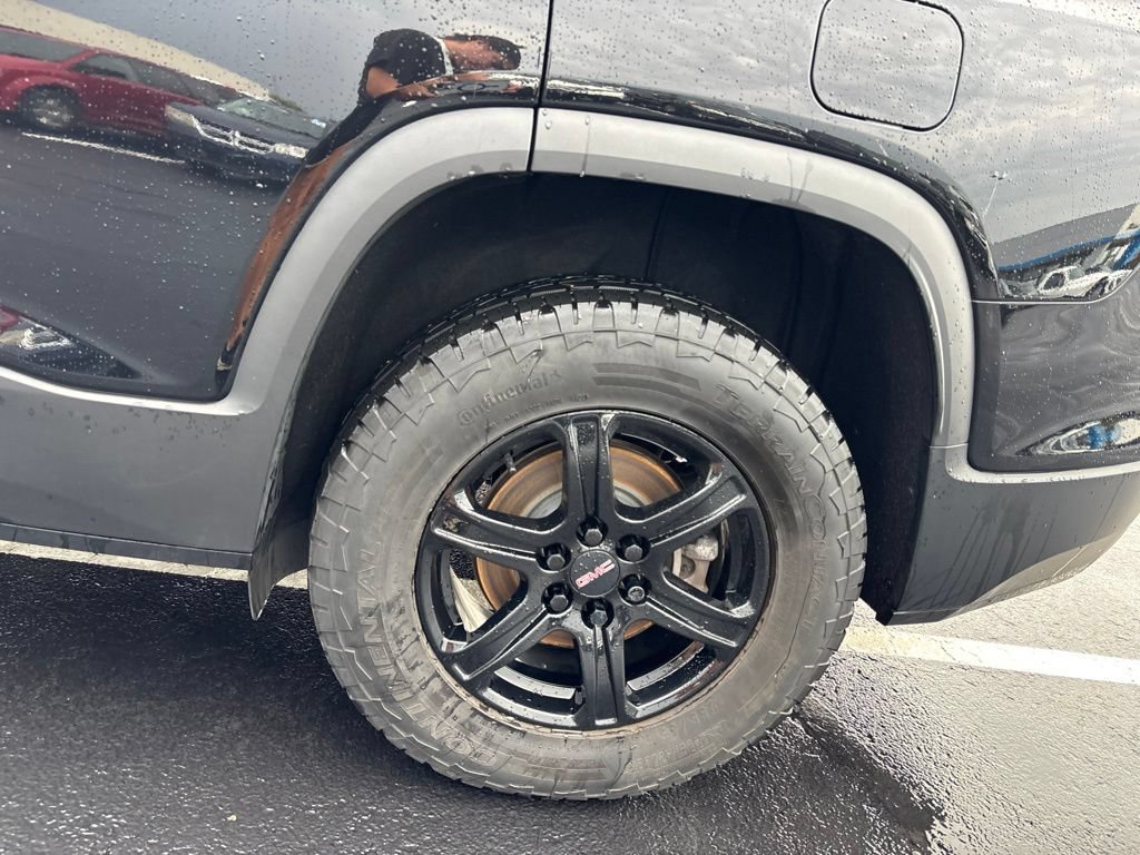 Used 2022 GMC Acadia AT4 w/ Technology Package AWD/4WD image 10