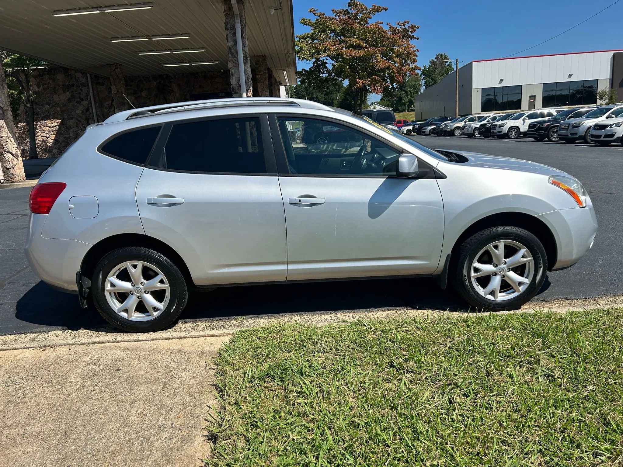 Used 2008 Nissan Rogue SL w/ Premium Pkg image 8
