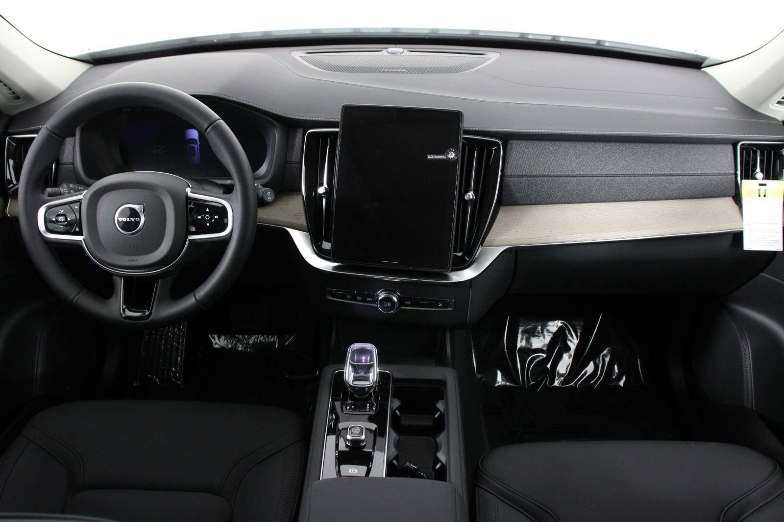 New 2026 Volvo XC90 B5 Plus w/ Protection Package AWD/4WD image 5