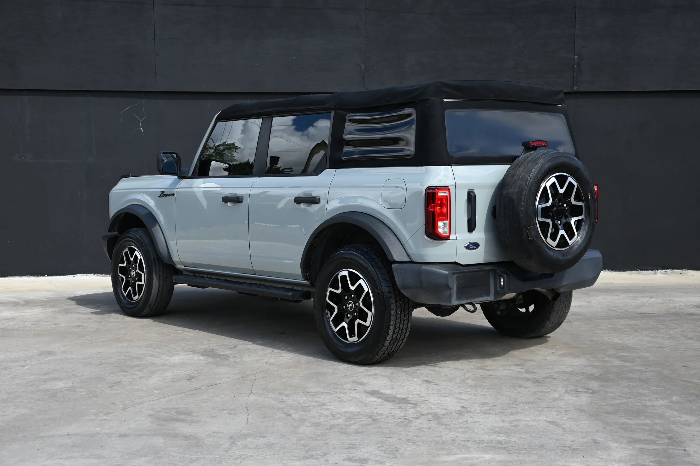 Used 2022 Ford Bronco 4-Door image 3