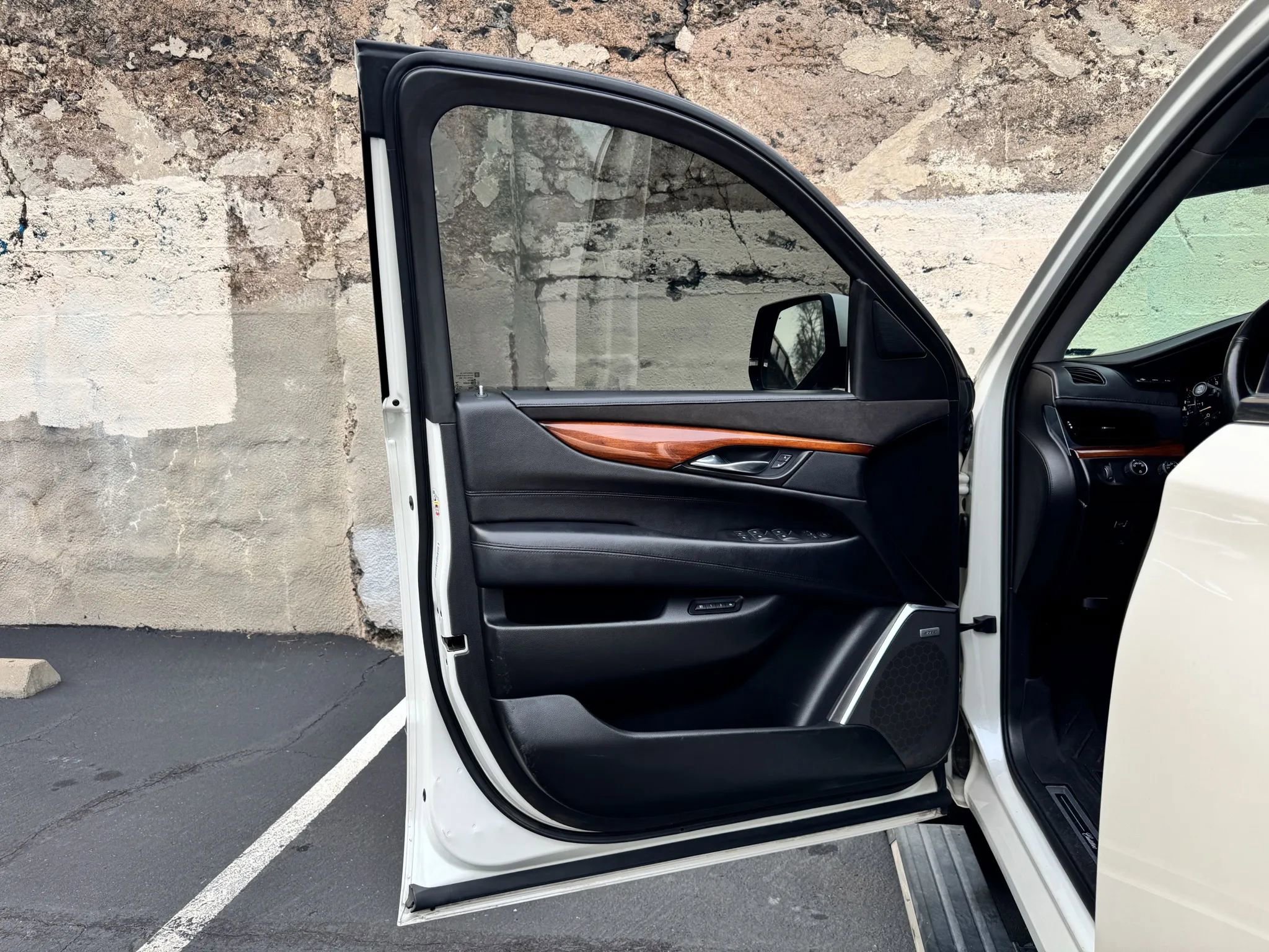 Used 2015 Cadillac Escalade Premium image 10