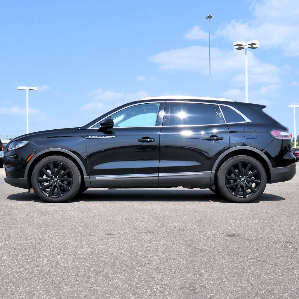 Used 2023 Lincoln Nautilus Reserve w/ Monochromatic Package AWD/4WD image 3