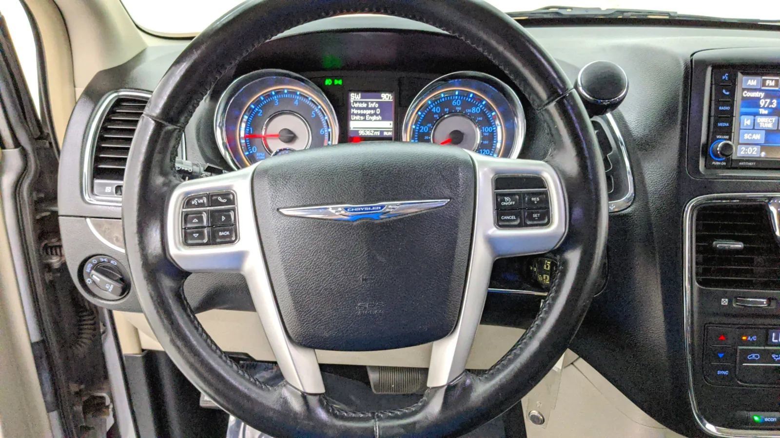 Used 2014 Chrysler Town & Country Touring image 17