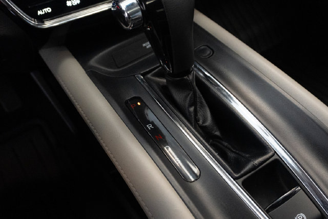 Used 2022 Honda HR-V EX-L image 16