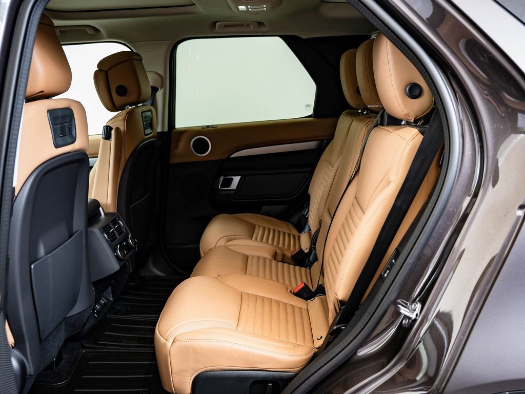 New 2026 Land Rover Discovery Limited Edition image 32