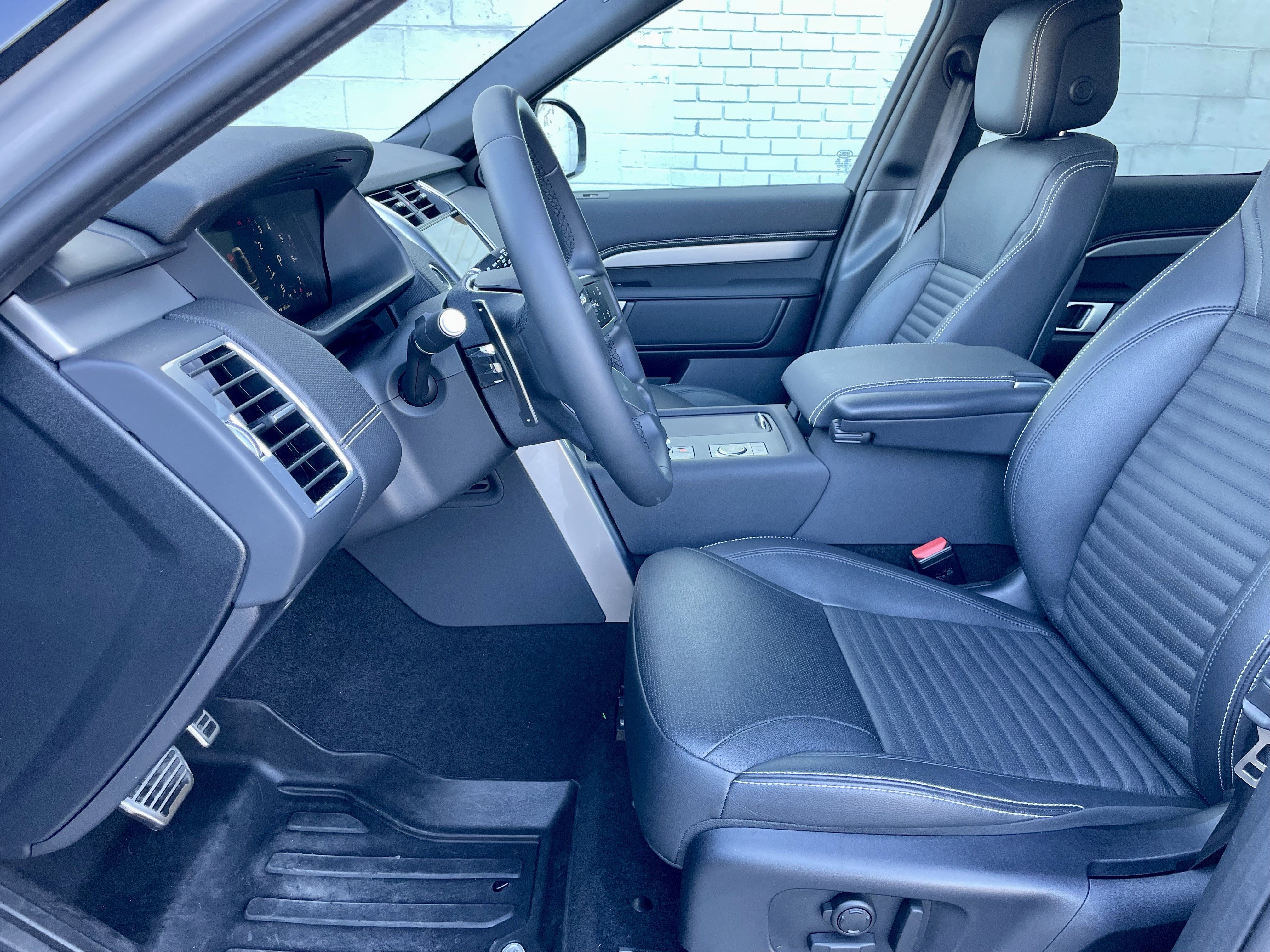 Certified 2024 Land Rover Discovery Dynamic SE image 14