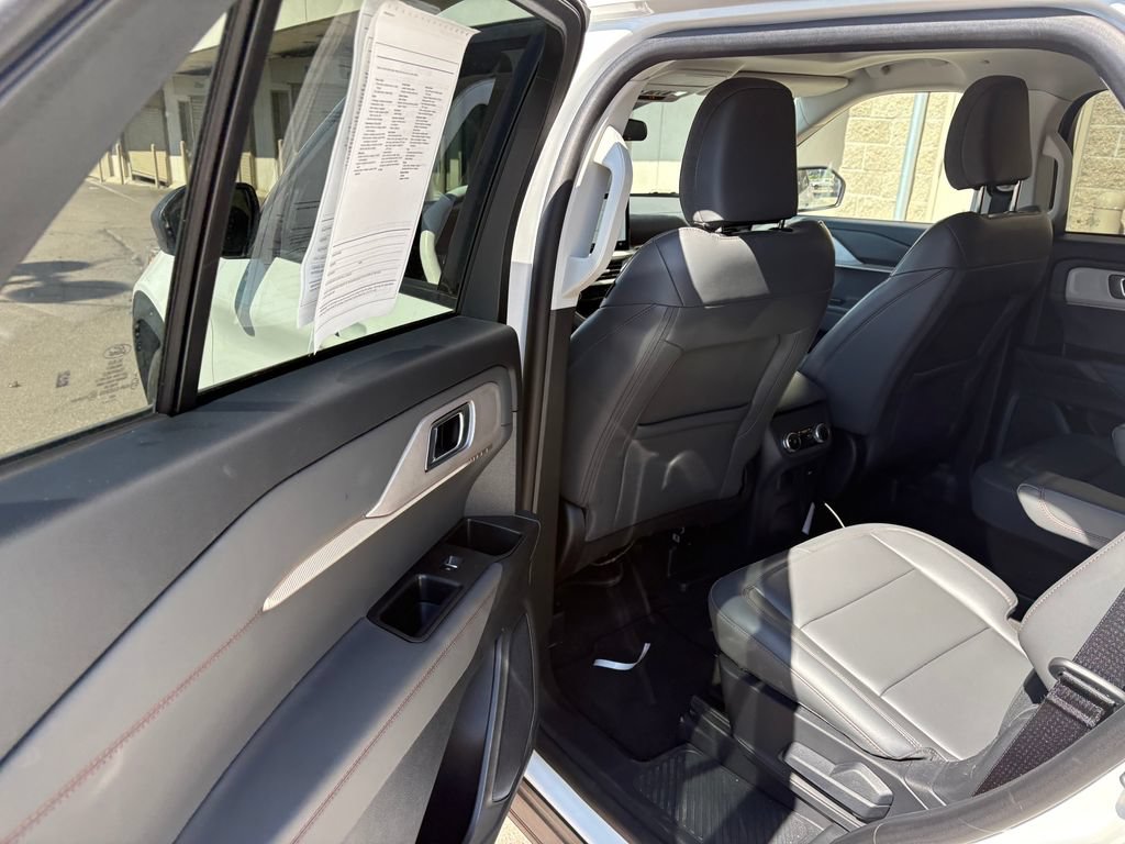 Certified 2025 Ford Explorer Active w/ Active Comfort Package AWD/4WD image 27