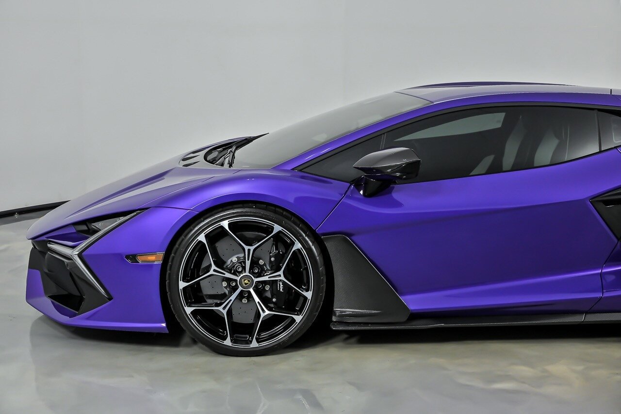 Used 2024 Lamborghini Revuelto image 10