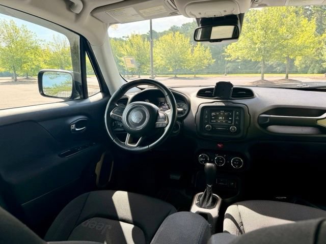 Used 2017 Jeep Renegade Latitude w/ Popular Equipment Group FWD image 19