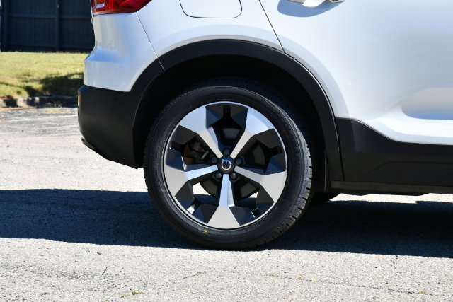 Certified 2025 Volvo XC40 B5 Plus AWD/4WD image 10