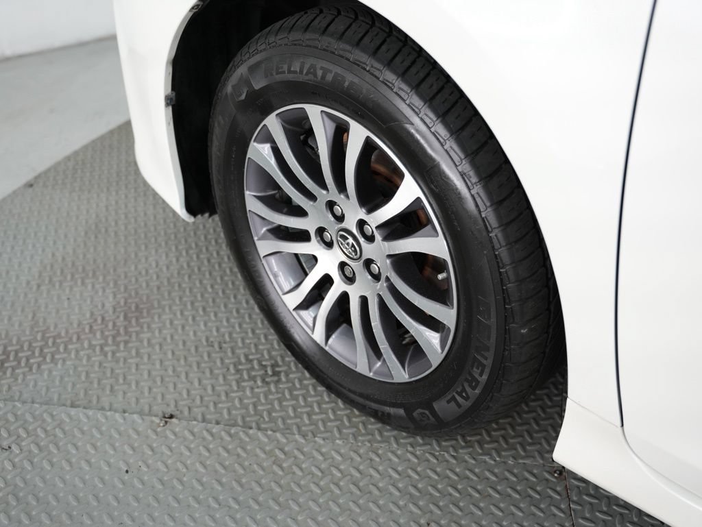 Used 2020 Toyota Sienna XLE w/ XLE Navigation Package FWD image 53
