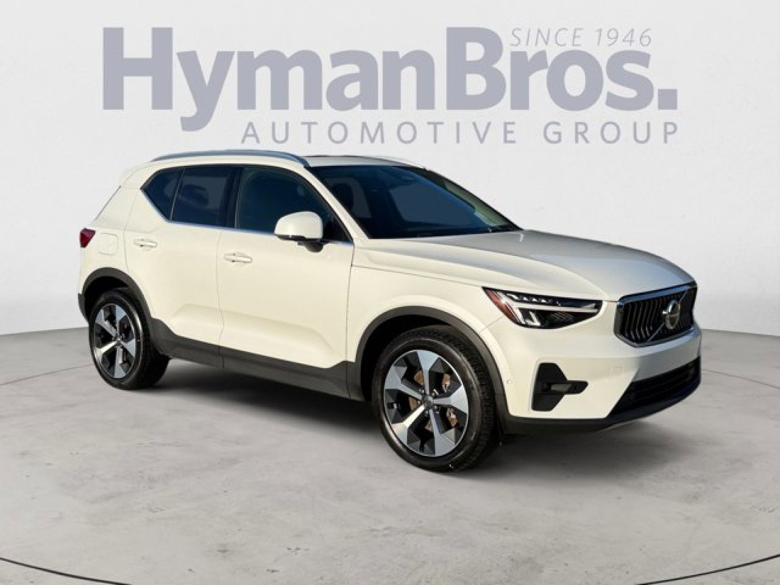 Used 2025 Volvo XC40 B5 Plus video 1