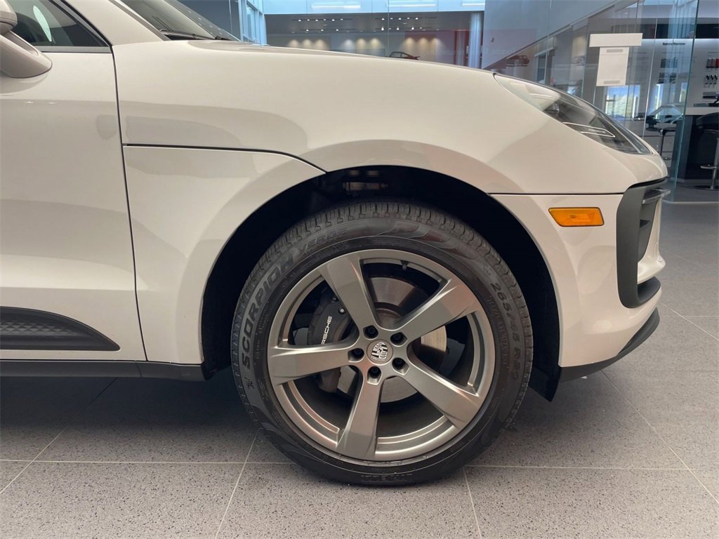 Used 2025 Porsche Macan image 24