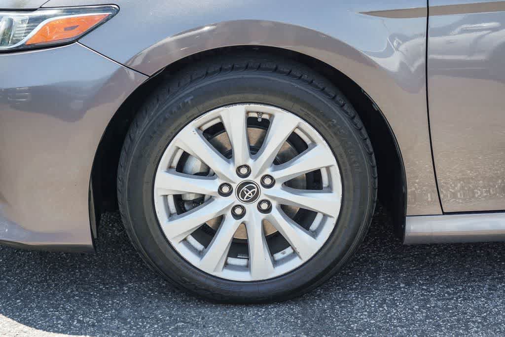 Used 2018 Toyota Camry LE FWD image 10