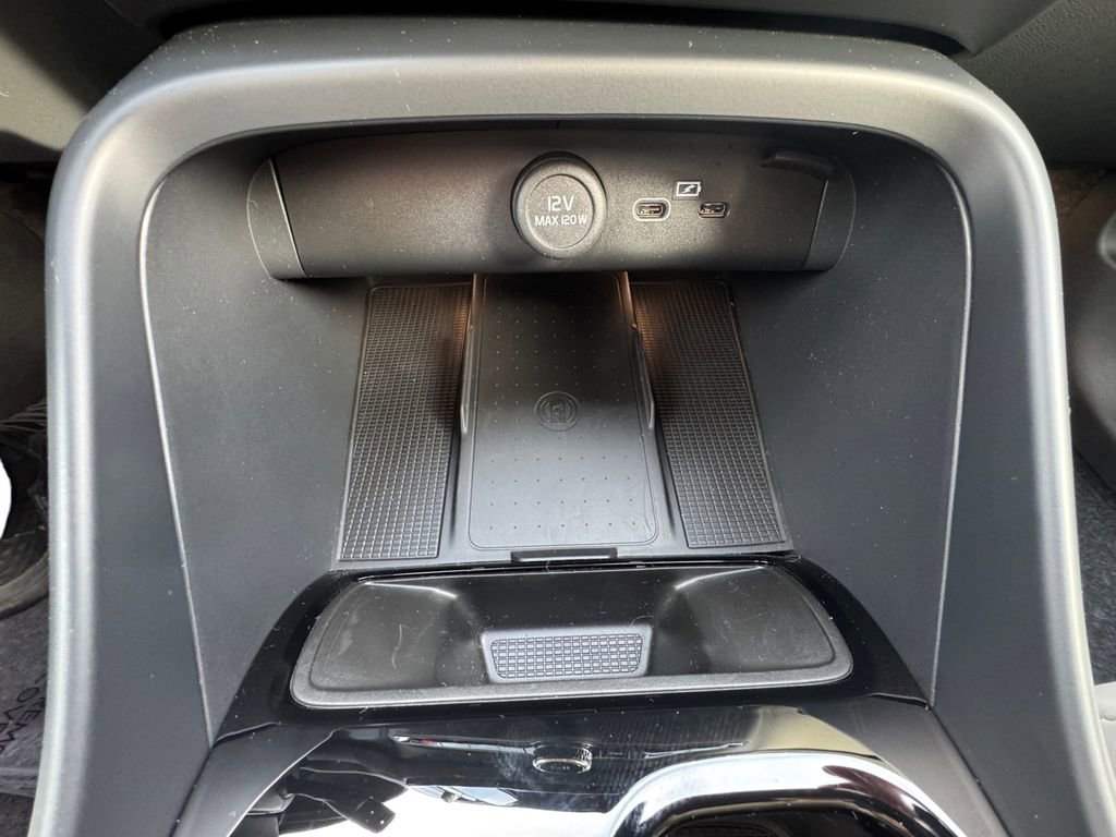 Used 2026 Volvo EX40 Plus w/ Climate Package image 16