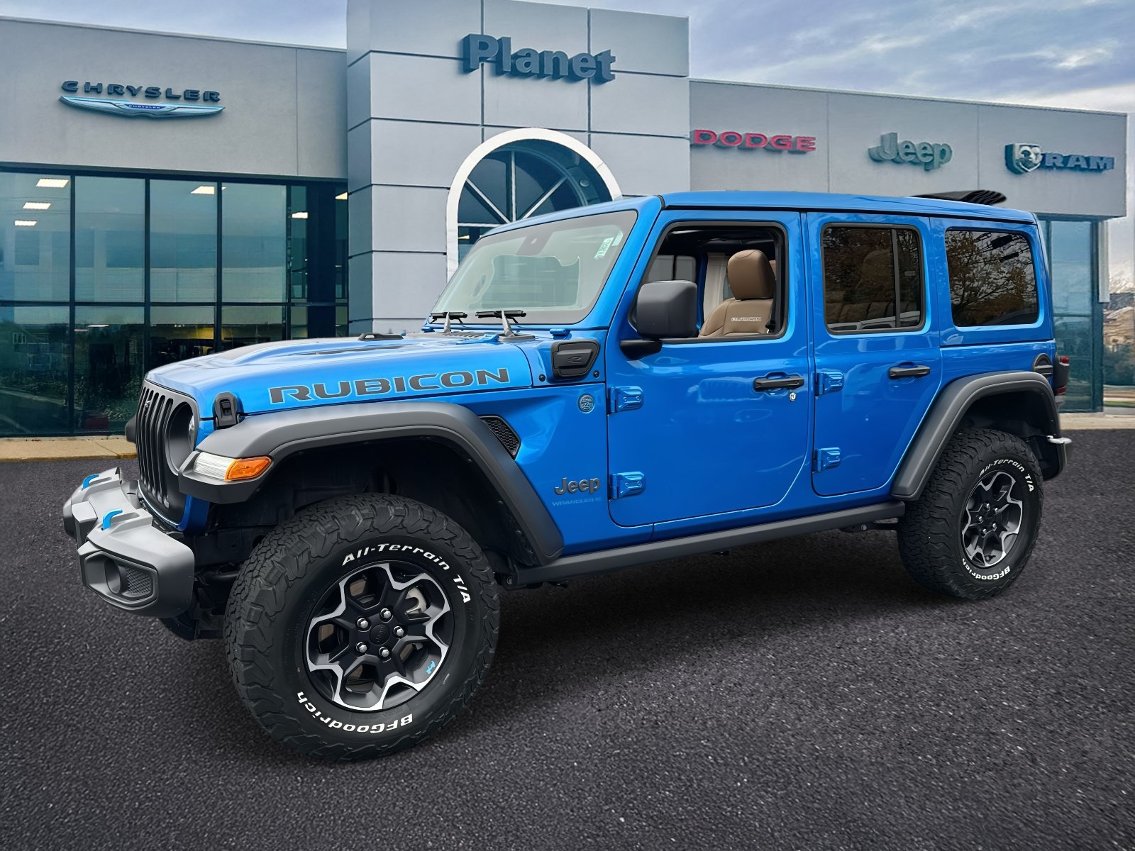 Used 2023 Jeep Wrangler Unlimited Rubicon 4xe w/ Safety Group AWD/4WD image 4