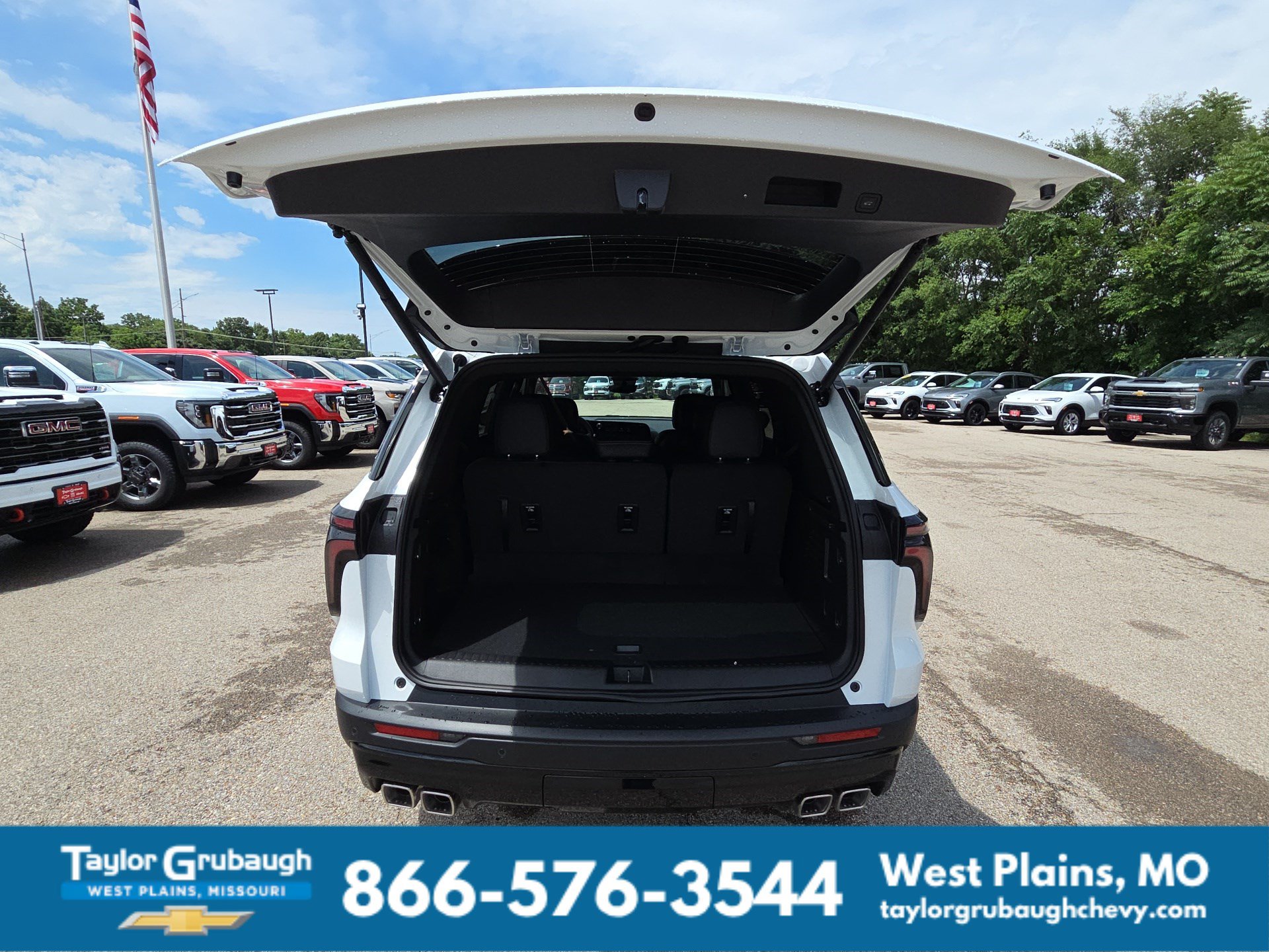 New 2026 Chevrolet Traverse LT w/ Midnight/Sport Edition FWD image 32