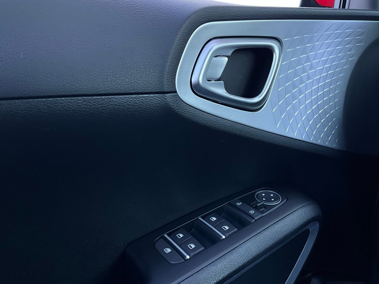 Used 2025 Kia Soul LX image 18